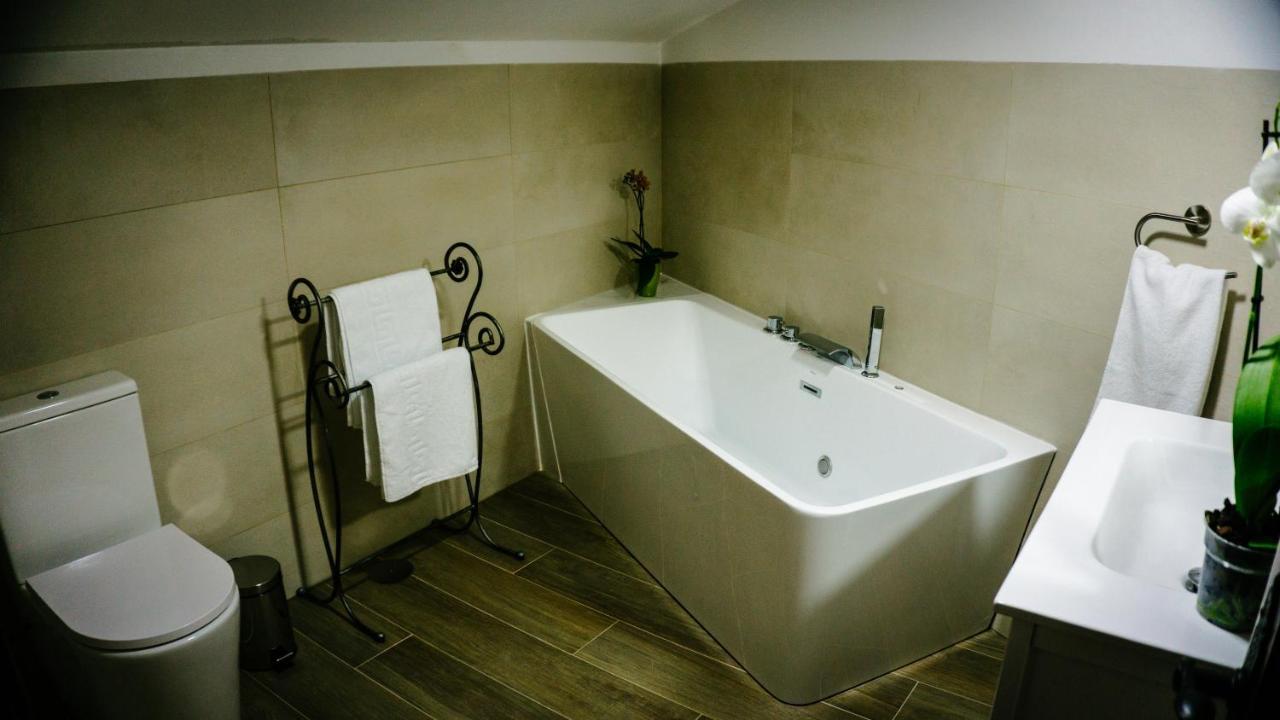 El Aprisco, Con Piscina Climatizada En Hueva-Guadalajaraヴィラ エクステリア 写真